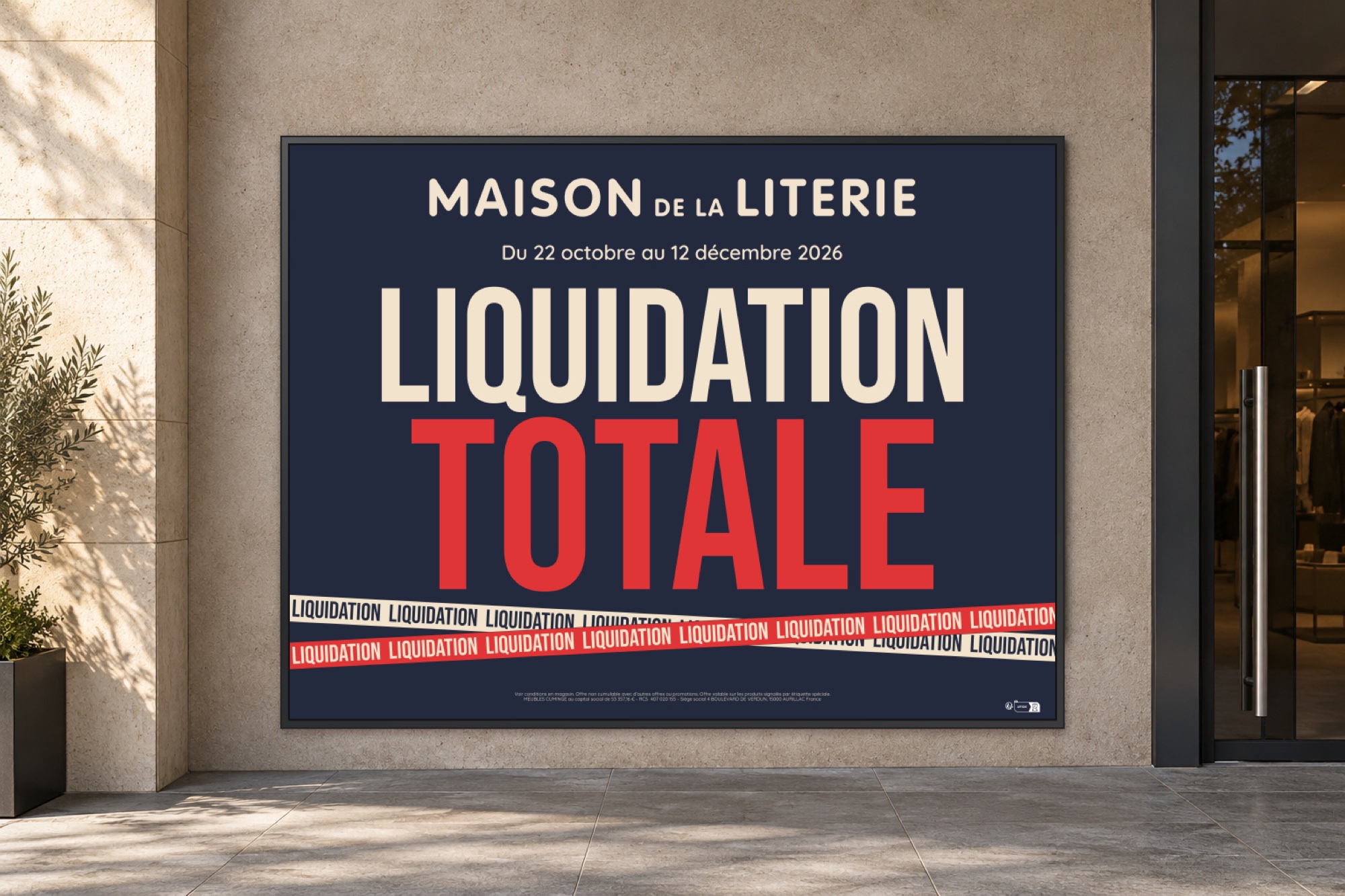 Affiche grand format Liquidation totale en extérieur.