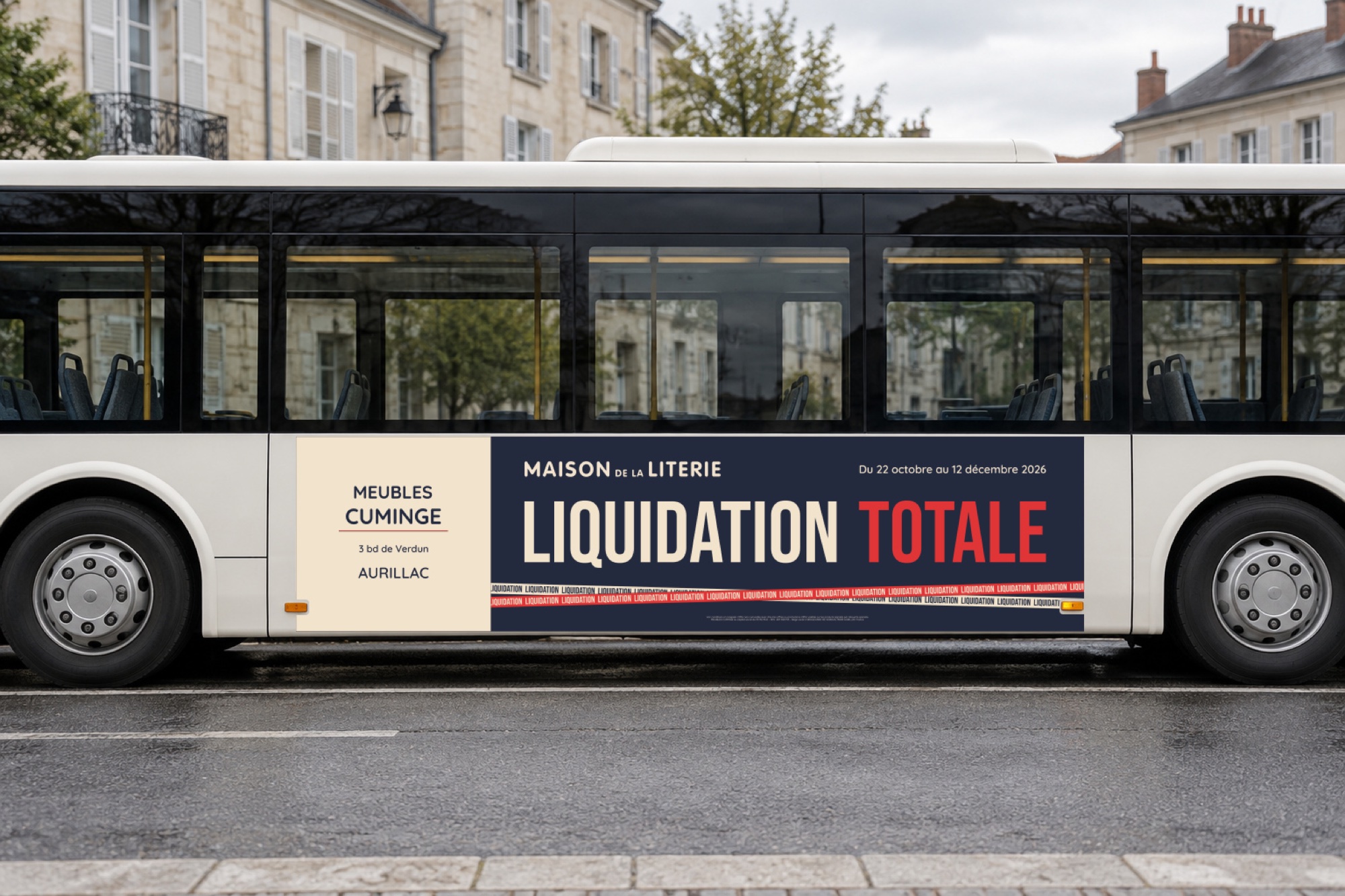 Flanc de bus aux couleurs de la liquidation d’Aurillac.